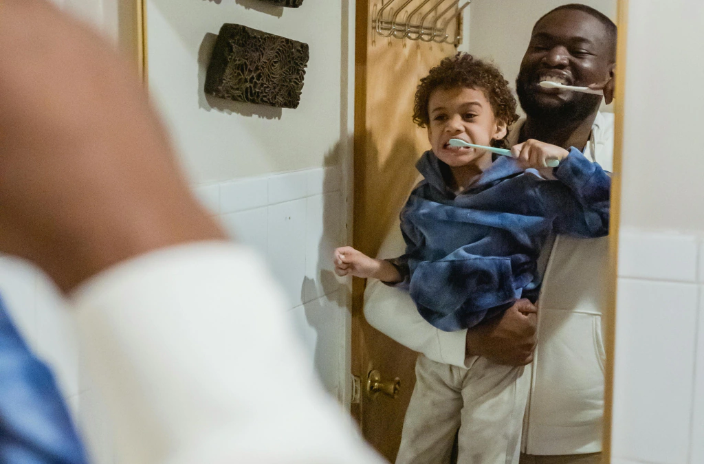 dad-brushing-teeth-with-child