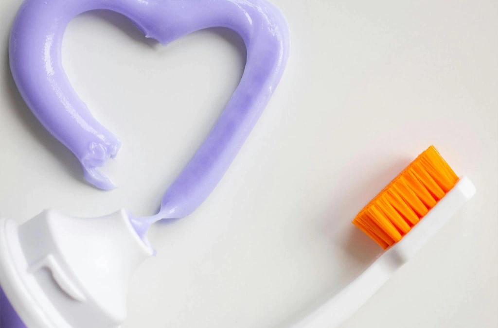 Toothbrush and toothpaste heart for promoting oral hygiene with braces